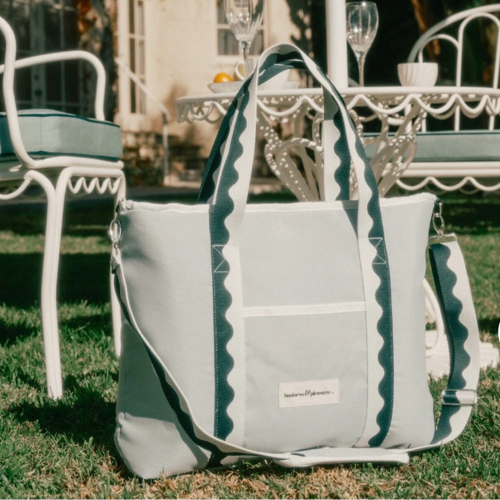 Business & Pleasure Co. THE HOLIDAY COOLER TOTE BAG - RIVIE GREEN